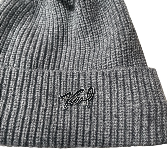 Karl Lagerfeld Ribbed Karl Hat Pom Beanie
Color: Gray
NWOT - Picture 2 of 4